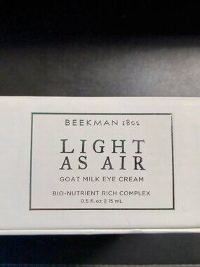 Beekman 1801 - Light As Air Goat Milk Eye Cream - 15 ml